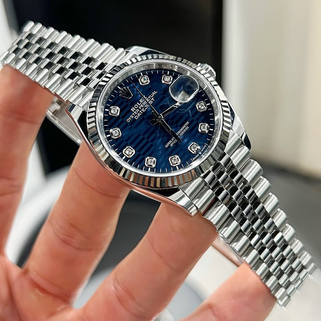 Role_x date adjust automatic watch